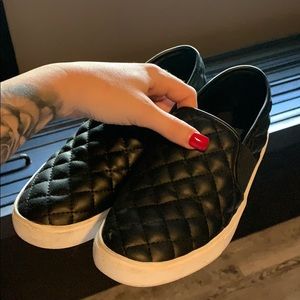 Steve Madden slip on shoes/ barely worn size 9